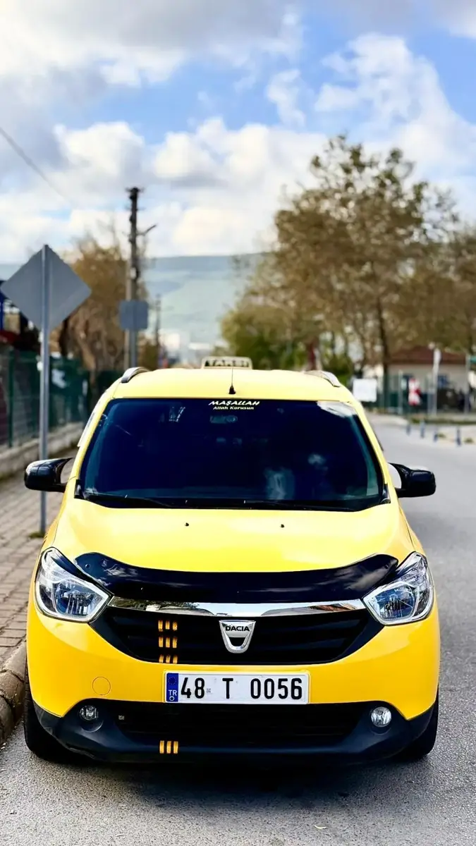 Turasay Taksi galerisinden sarı taksi aracı