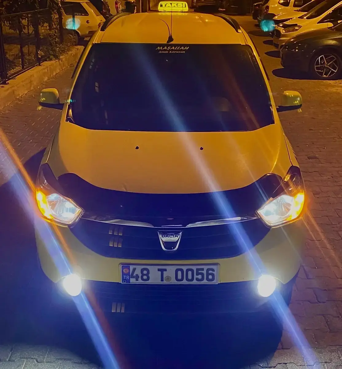 Gece yolculuğuna hazır Turasay Taksi aracı